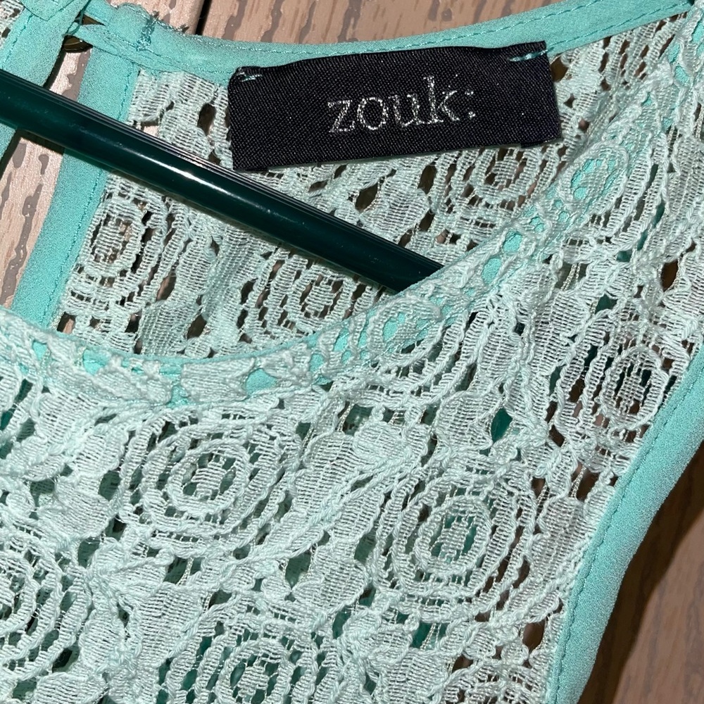 Woman’s blouse - Picture 2 of 4